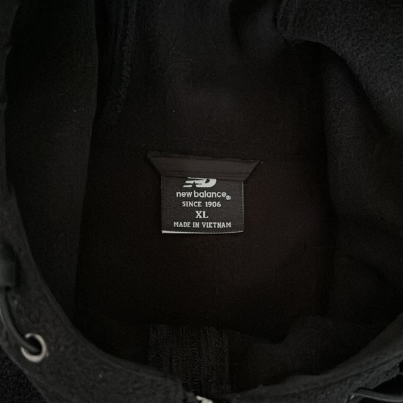 New balance light in weight but very warm very similar to north faceFREE BOTTLE - Picture 2 of 4